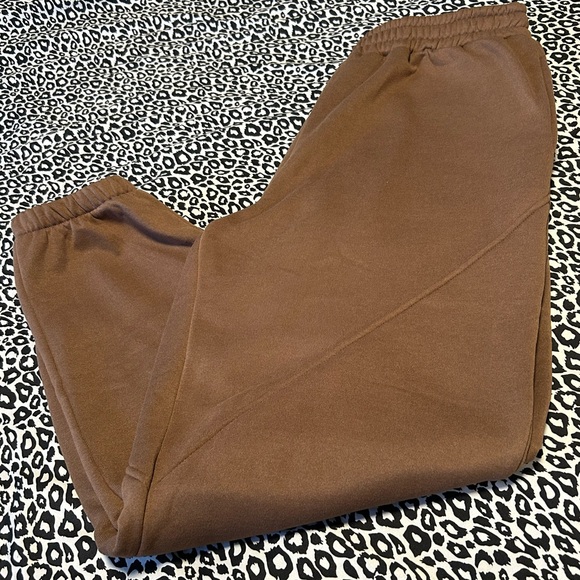 Jogging Set - Picture 3 of 8